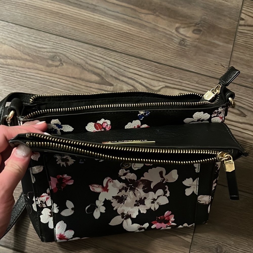 Liz Claiborne Small Crossbody Purse - Picture 3 of 11